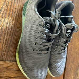 NOBULL womens size 9 dark grey